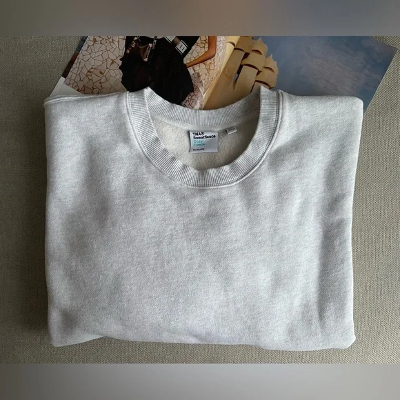 Aritzia TNA Sweatfleece Cozy Fleece Cropped Raw Hem In Light Gray Size 2XL - Picture 13 of 13